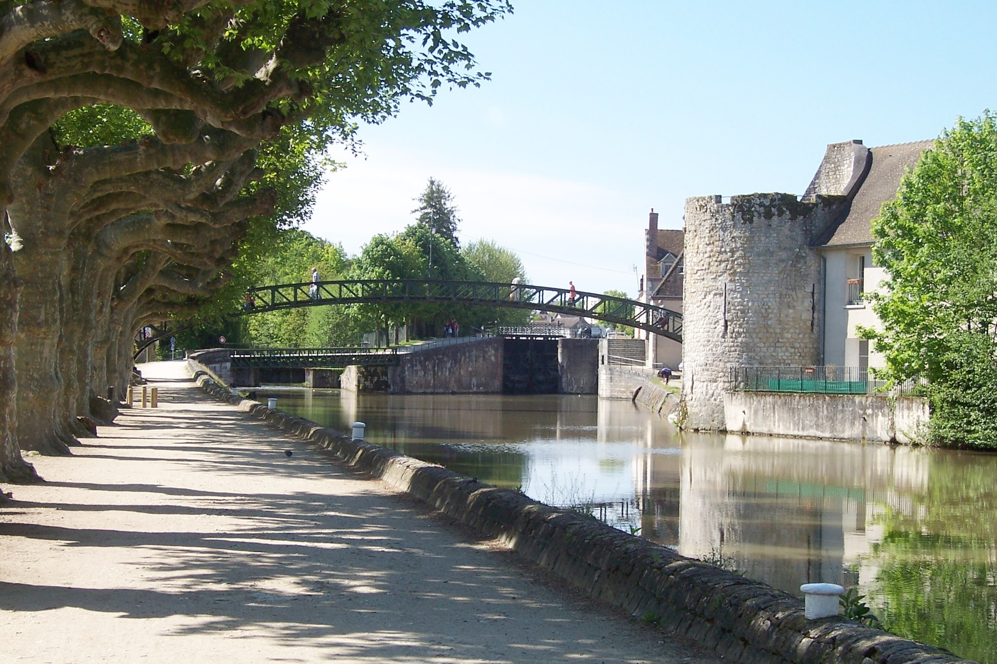 Passerelle Victor Hugo by the Canal de Briare